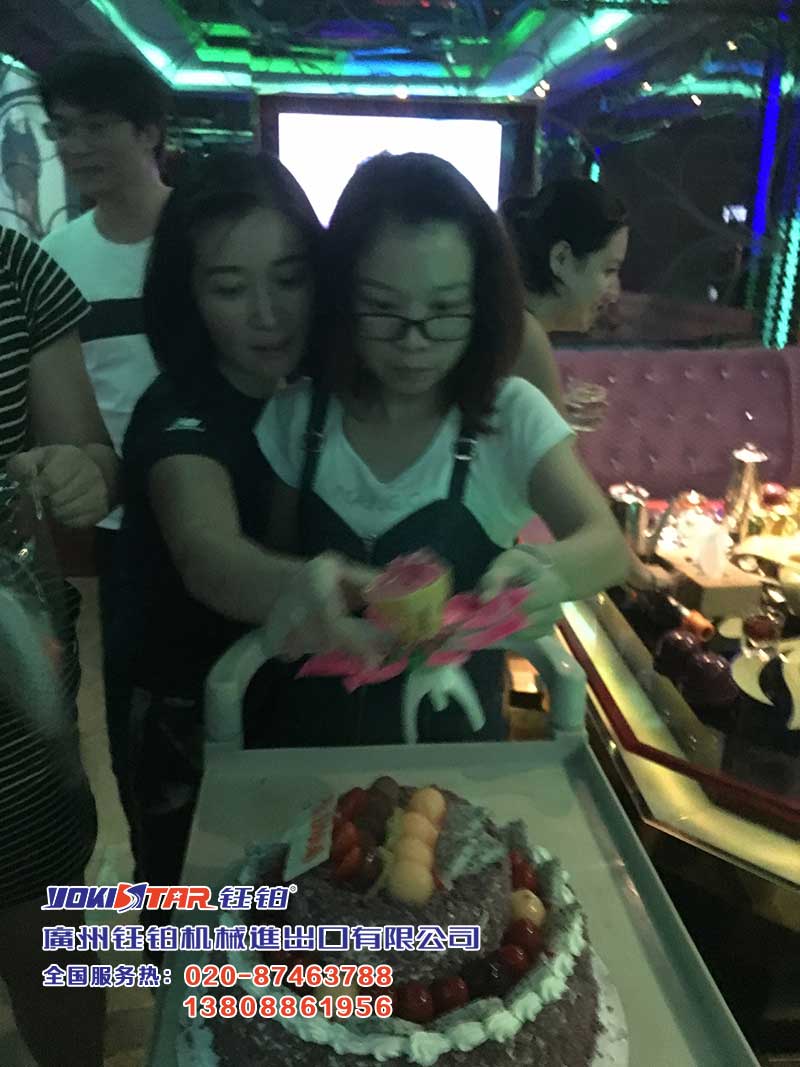 廣州鈺鉑機(jī)械進(jìn)出口有限公司【020-87463788/13808861956】,專業(yè)生產(chǎn)烤漆房/汽車烤漆房/鈺鉑牌烤漆房/家具烤漆房/高溫烤漆房/紅外線烤漆房/紅外線烤燈/無(wú)塵干磨機(jī)等汽保產(chǎn)品,鈺鉑品牌產(chǎn)品遠(yuǎn)銷全球