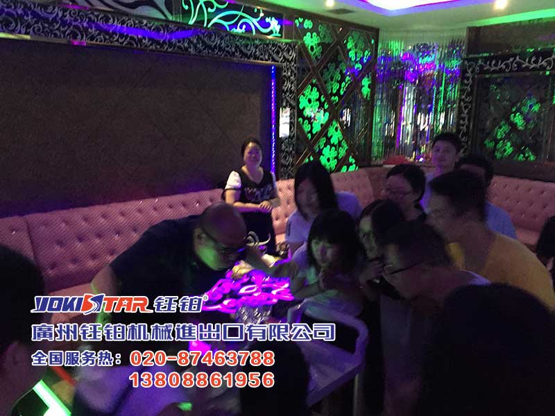 廣州鈺鉑機(jī)械進(jìn)出口有限公司【020-87463788/13808861956】,專業(yè)生產(chǎn)烤漆房/汽車烤漆房/鈺鉑牌烤漆房/家具烤漆房/高溫烤漆房/紅外線烤漆房/紅外線烤燈/無(wú)塵干磨機(jī)等汽保產(chǎn)品,鈺鉑品牌產(chǎn)品遠(yuǎn)銷全球