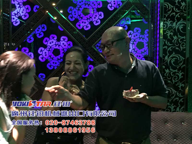 廣州鈺鉑機(jī)械進(jìn)出口有限公司【020-87463788/13808861956】,專業(yè)生產(chǎn)烤漆房/汽車烤漆房/鈺鉑牌烤漆房/家具烤漆房/高溫烤漆房/紅外線烤漆房/紅外線烤燈/無(wú)塵干磨機(jī)等汽保產(chǎn)品,鈺鉑品牌產(chǎn)品遠(yuǎn)銷全球