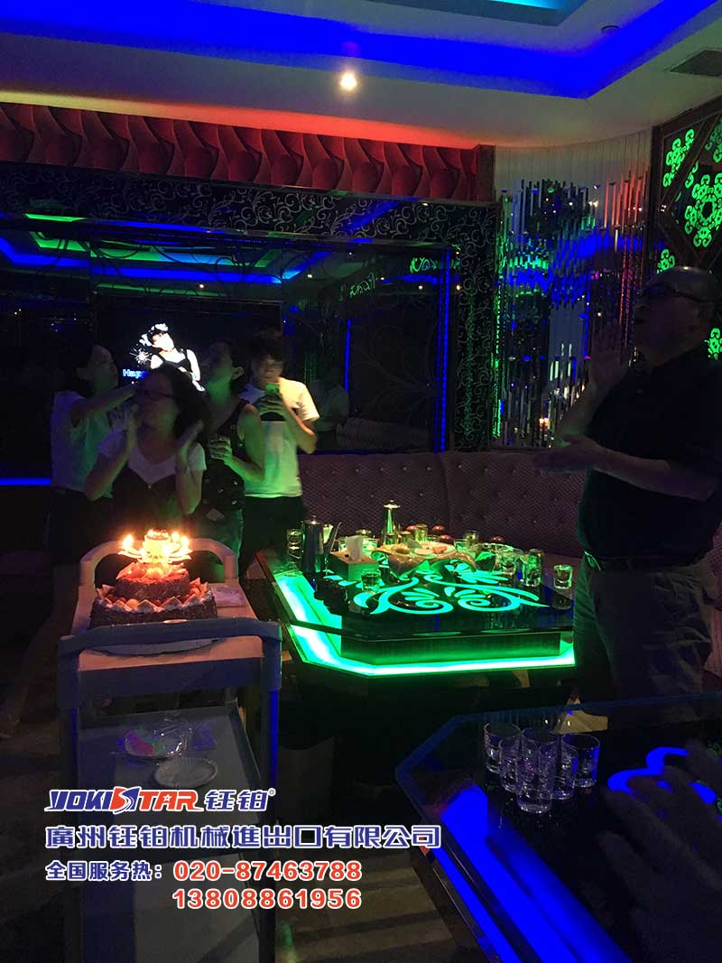 廣州鈺鉑機(jī)械進(jìn)出口有限公司【020-87463788/13808861956】,專業(yè)生產(chǎn)烤漆房/汽車烤漆房/鈺鉑牌烤漆房/家具烤漆房/高溫烤漆房/紅外線烤漆房/紅外線烤燈/無(wú)塵干磨機(jī)等汽保產(chǎn)品,鈺鉑品牌產(chǎn)品遠(yuǎn)銷全球